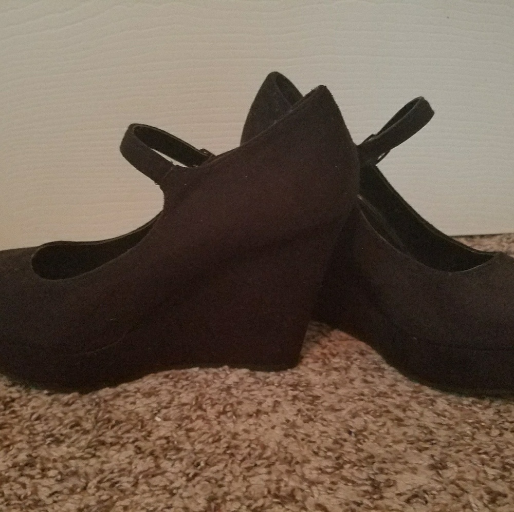 Black Wedge Heels